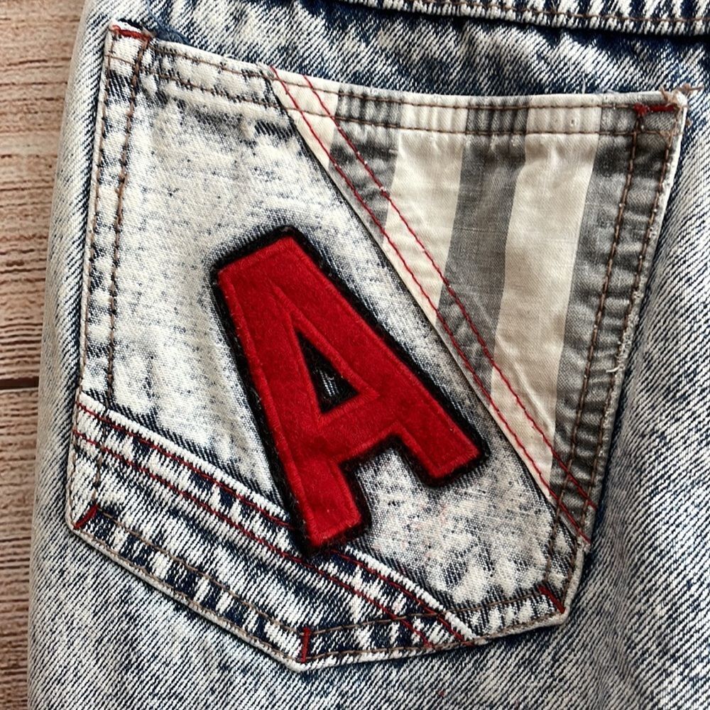 ‎VINTAGE CORNICHE APPLIQUÉD HIGH RISE JEANS - Picture 9 of 11